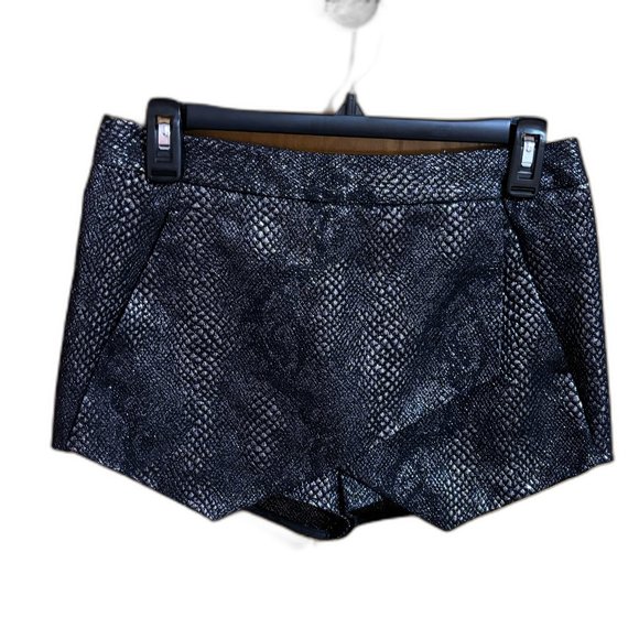 Express‎ Black Snakeskin Skort Size 2 - Picture 1 of 9